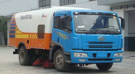 沈陽(yáng)周經(jīng)理 先賣(mài)人品，再賣(mài)掃路車——專訪隨州大力神威專用汽車銷售