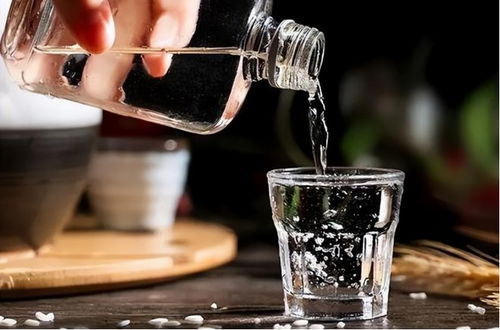 行家都在喝啥酒？茅臺并非首選，地方口糧酒正當下懷